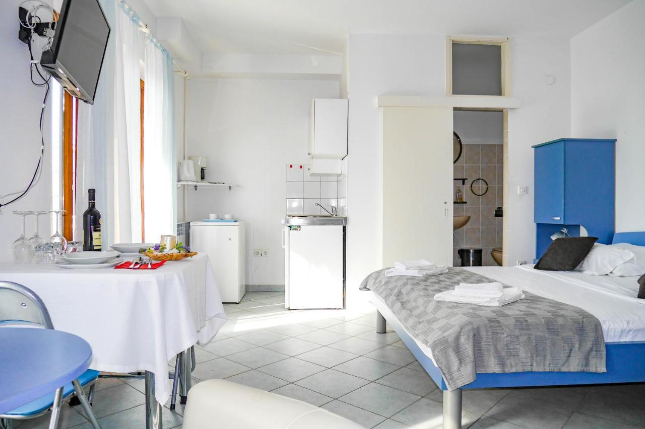 Apartments Beach Дуги-Рат Экстерьер фото